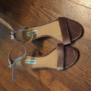 Steve Madden 1 inch velvet wedge size 8